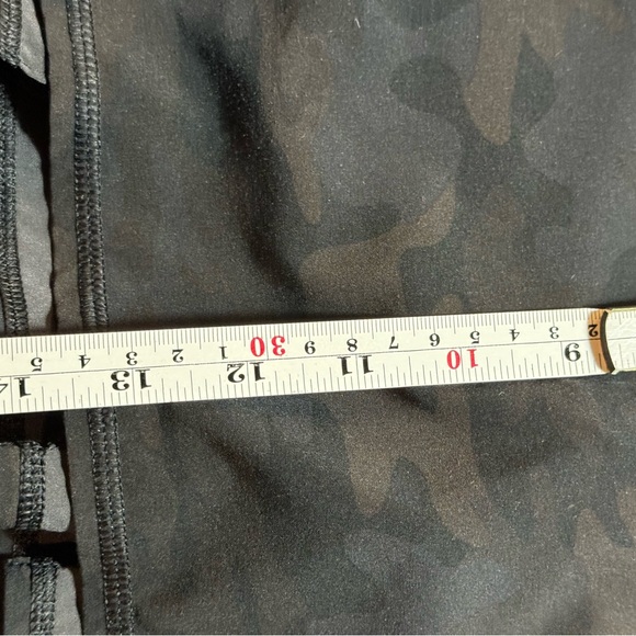 RARE Lululemon Run: Pace Setter Skort size 6 in Savasana Camo - Picture 5 of 7
